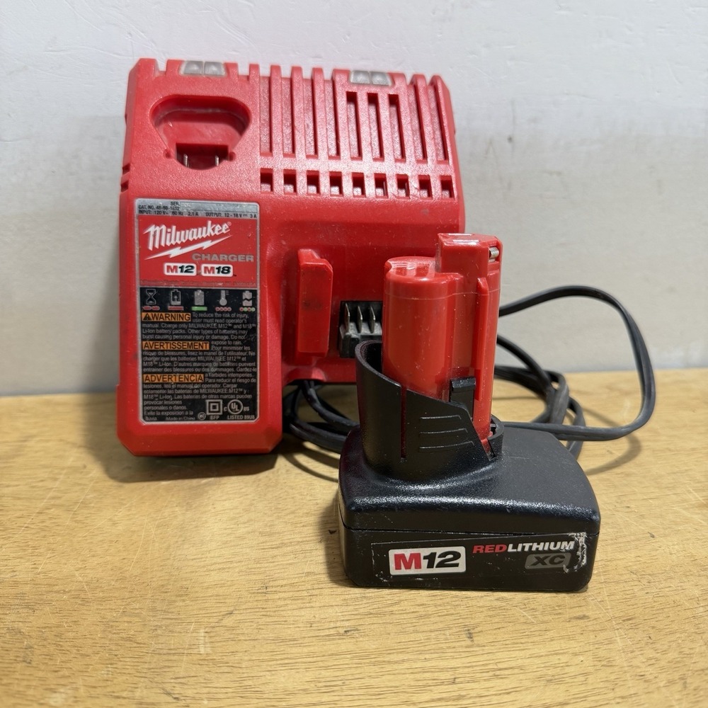 Milwaukee 48-59-1812 M18 & M12 Multi-Volt Battery Charger & M12 Bat (48-59-1812)